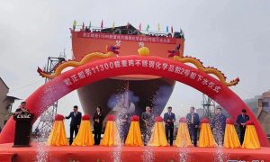 川東船舶為君正船務建造11300載重噸化學品船2號船下水