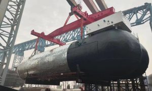 招商工業海門基地完成9100車PCTC二號船LNG罐吊裝