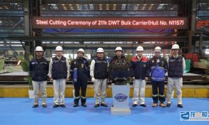 揚州中遠海運重工首制211k散貨船開工建造