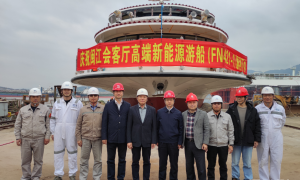 福建船政福寧重工高端新能源游船“閩江會客廳”順利下水