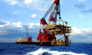 國內最大海洋油氣工程起重船落戶天津