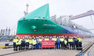 滬東中華造船13000TEU雙燃料集裝箱船5號船順利出塢